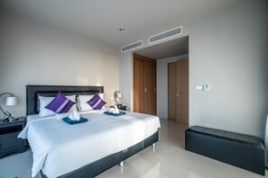 Spacious apartment with jacuzzi and ocean view (8055)