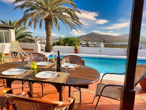 Terrasse und Pool