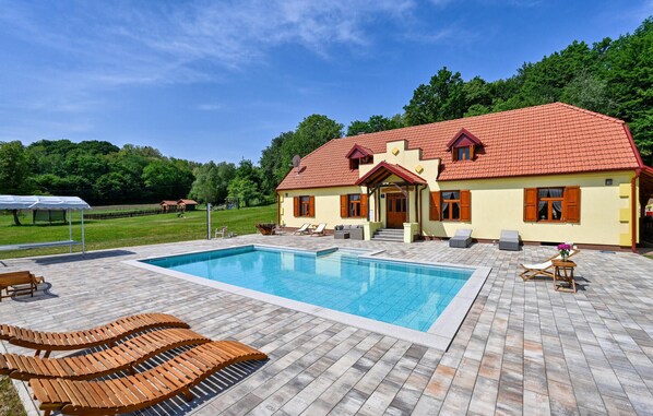 pool