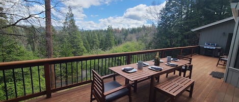 Entry level deck; gorgeous outdoor dining!