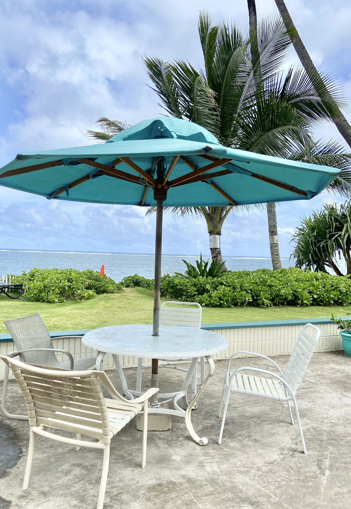North Shore getaway condo with pool