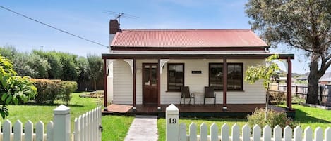 Experience the charm and grace of this lovingly restored 1890’s Miners Cottage, in the seaside town of Portarlington.