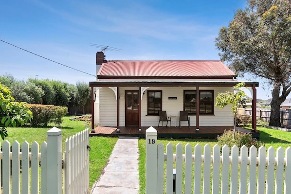 Experience the charm and grace of this lovingly restored 1890’s Miners Cottage, in the seaside town of Portarlington.