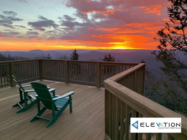 Elevation Vacation Rentals - Land's End 4