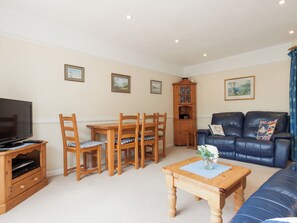 Spacious living/ dining room | St Elmo’s LodgeFlat 1, Salcombe