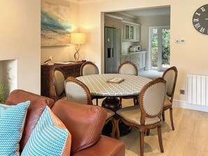 Tastefully furnished dining  room | St Elmo Court 7, Salcombe