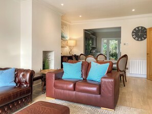Tastefully furnished living room | St Elmo Court 7, Salcombe