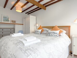 Tastefully furnished double bedroom | College View Lower, Kingswear