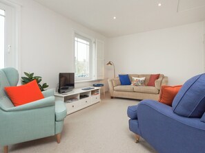 Bright and airy living/dining room | College View Lower, Kingswear