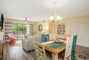 Dining Area - The dining area is open to both the living room and kitchen and has a table with seating for six.