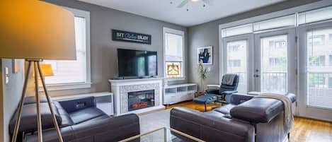 Bright & Airy, the living room is furnished with new leather recliners & smartTV