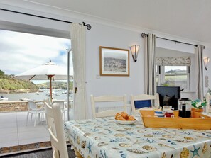 Dining Area | Island Quay 9, Salcombe