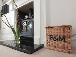 Stylish decorative touches in the living room | Evelyn Cottage, Dartmouth