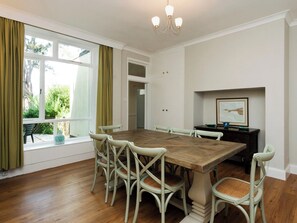 Inviting dining area | Ringrone 3, Salcombe