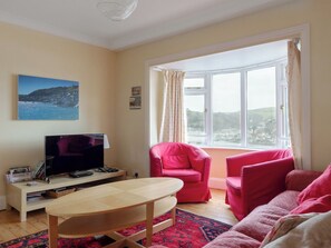 Light and airy living area | Larkrise, Dartmouth