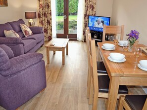 Living room/dining room | Kim’s Retreat, Bowness on Windermere