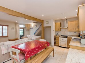 Charming dining area | Croft View Terrace 7, Salcombe