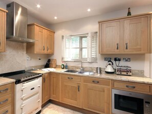Well equipped kitchen | Croft View Terrace 7, Salcombe