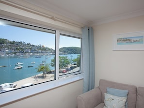 Living room | Mayflower Court 10, Dartmouth