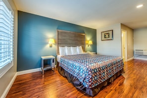 NK - Hotel 414 Anaheim, Luxurious King Size Bed image 2