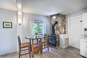 Dining Area | Dishware Provided