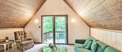 Roan Mountain Vacation Rental | 2BR | 1BA | Stairs Required | 2nd-Floor Cabin