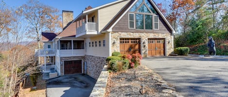 Blairsville Vacation Rental | 6BR | 5.5BA | 11,000 Sq Ft | Ramp Access