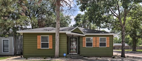 Lubbock Vacation Rental | 3BR | 2BA | 1,734 Sq Ft | 2-Step Entry