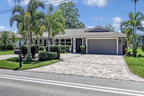 Convenient circular driveway for easy arrivals and departures. 