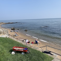 🏖 Picturesque CT beach perfect for collecting seashells.