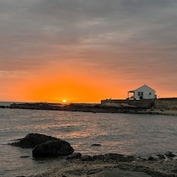 Easily enjoy a sunset on the private beach with a short 5 minute stroll.
