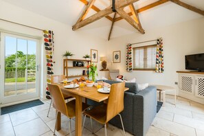 Coot dining  space