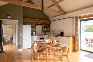Tern Cottage dining space