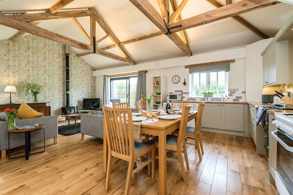Swallow Cottage dining