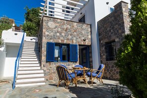 View of the studio entrance and its outdoor furniture