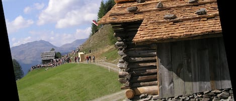 Lärchenholzschindel - Wandern in ursprünglicher Natur