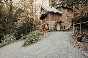 Architecture,Building,House,Cabin,Outdoors