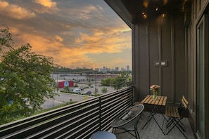 Unwind under a breathtaking Nashville sunset from the private roof deck!