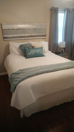 2nd bedroom with queen bed