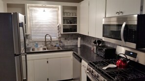 Kitchen. (I apologize for the poor quality pics!  I'll take better pics in Nov) 