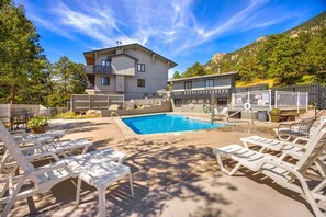 Community Pool - Memorial day to Labor Day Weekend