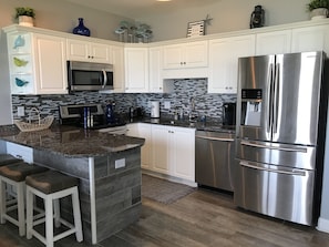 Fully stocked kitchen. Updated stainless steel appliances and granite counter. 