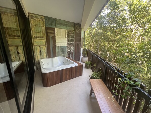 Bain à remous extérieur