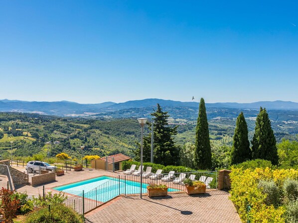Colline, Montagnes, Station De Montagne, Chaîne De Montagnes, Eco Hôtel, Crête, Vallée, Piscine, Village De Montagne, Massif