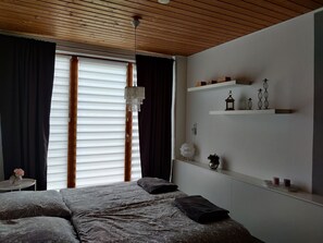 Ferienwohnung Krottenmühl am Simssee, 55 qm, Erdgeschoss, 1 separates Schlafzimmer-Schlafzimmer weitere Ansicht