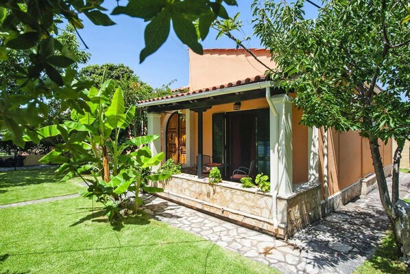 Außenseite Ferienhaus [Sommer]