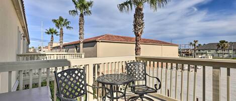 South Padre Vacation Rental | 2BR | 2BA | 850 Sq Ft | 2nd-Story Unit