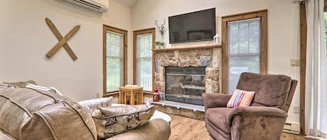 Tannersville Vacation Rental | 4BR | 2BA | 3-Story Cabin | 1,926 Sq Ft