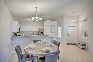 Dining Area | Dishware & Flatware Provided