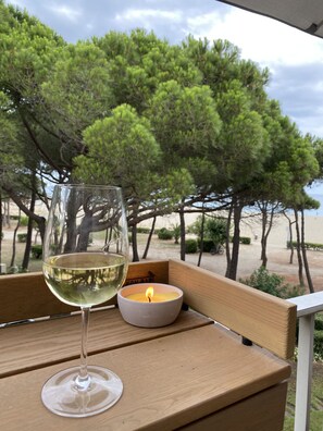 Petit verre sur le balcon bar 
